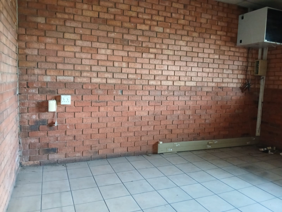 To Let commercial Property for Rent in Zinniaville North West